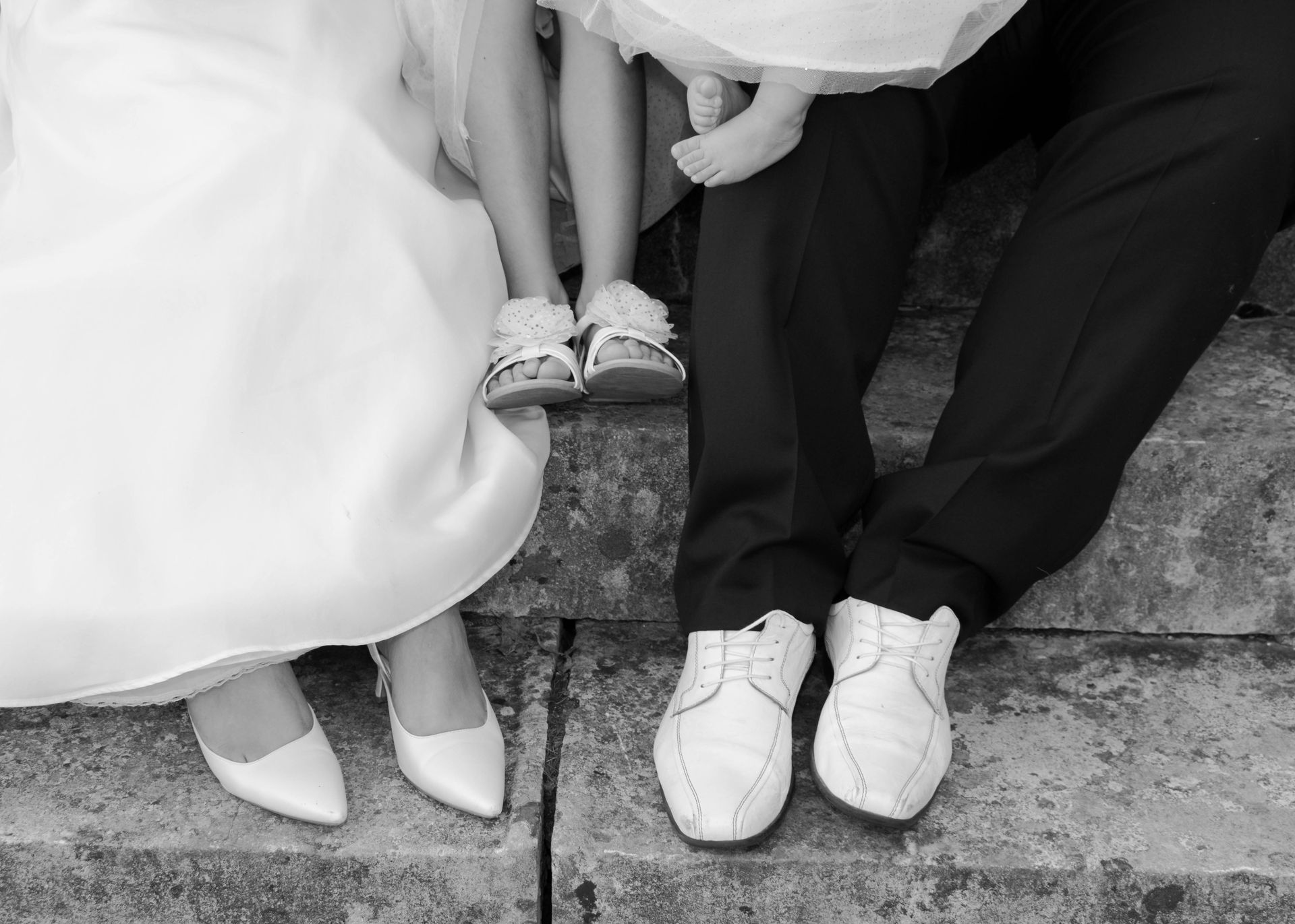Pieds des Mariés et enfants - Esther Raguenet Photographie Mariage