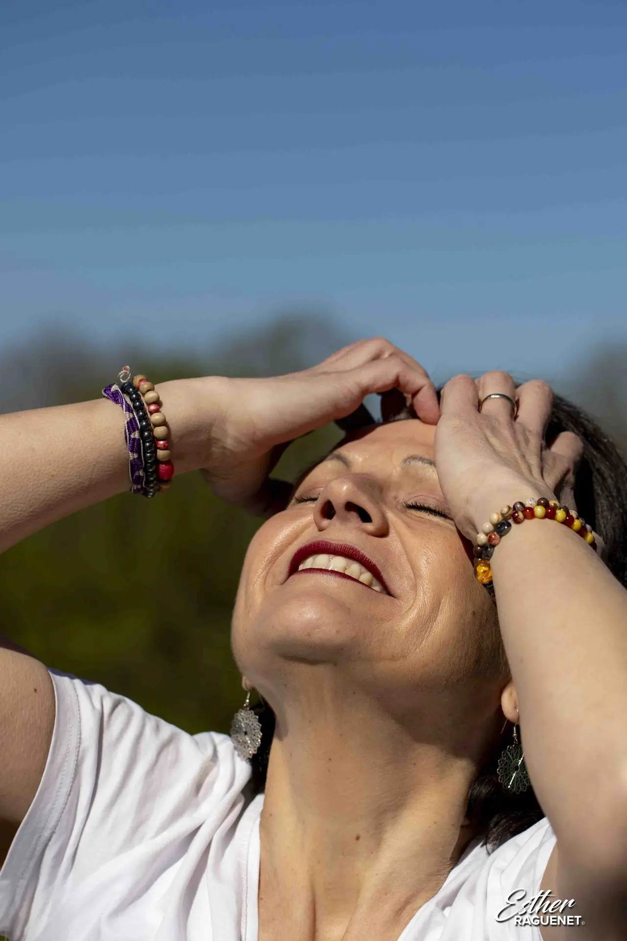 Portrait de femme en pleine nature